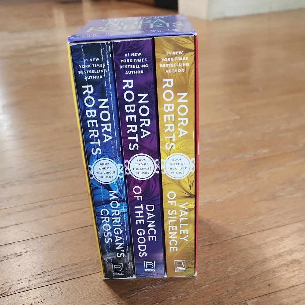 Nora Roberts Book Trilogy Set
